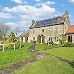 3 Bed In Richmond Oc-91578 Holiday home *
