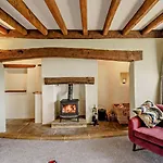 3 Bed In Richmond Oc-91578 Holiday home